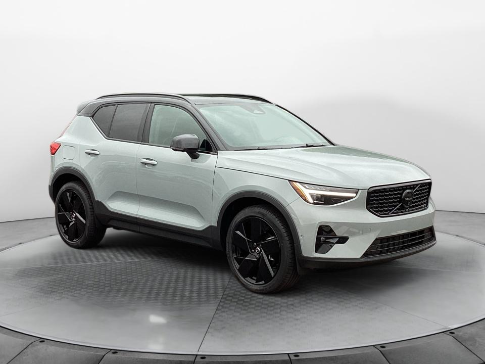 2026 Volvo XC40 Ultra Black Edition