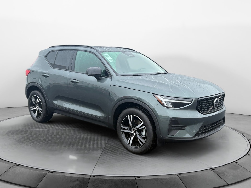 2026 Volvo XC40 Core