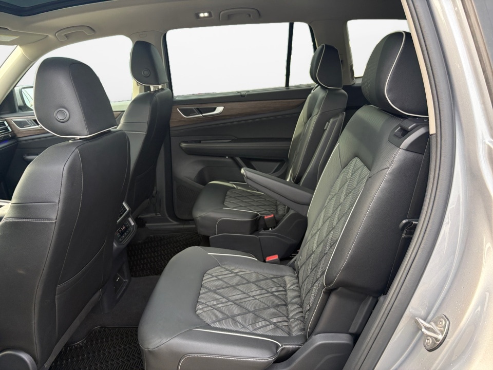 2025 Volkswagen Atlas SEL Premium R-Line - Photo 12