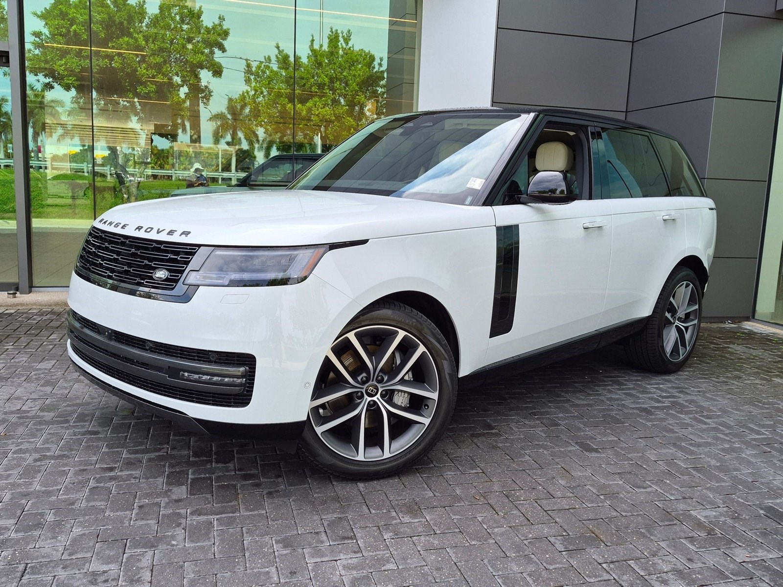 2027 Land Rover Range Rover P400 SE Sport Utility