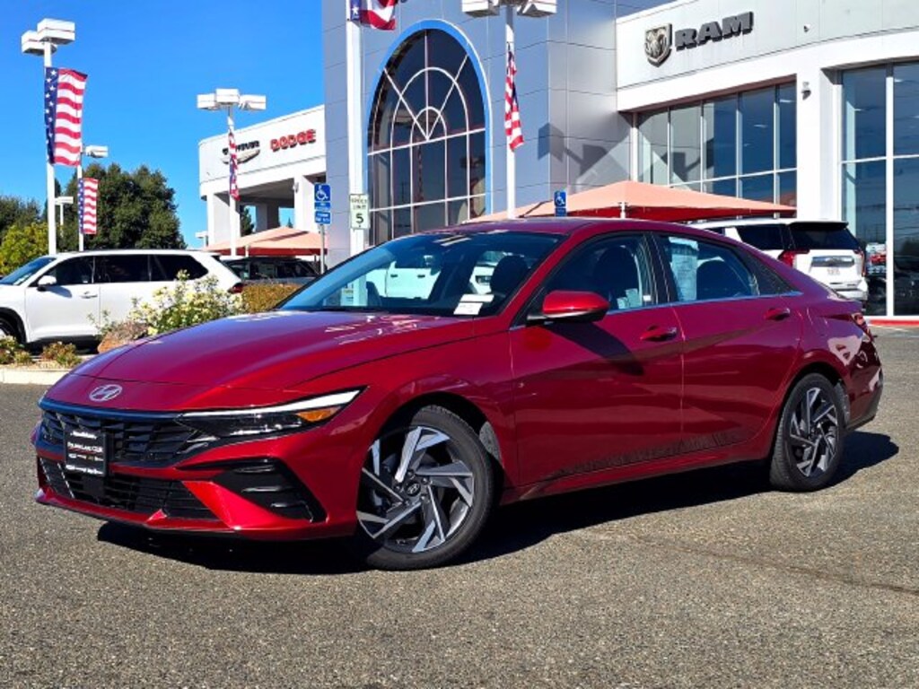 Used 2025 Hyundai Elantra SEL Convenience Sedan