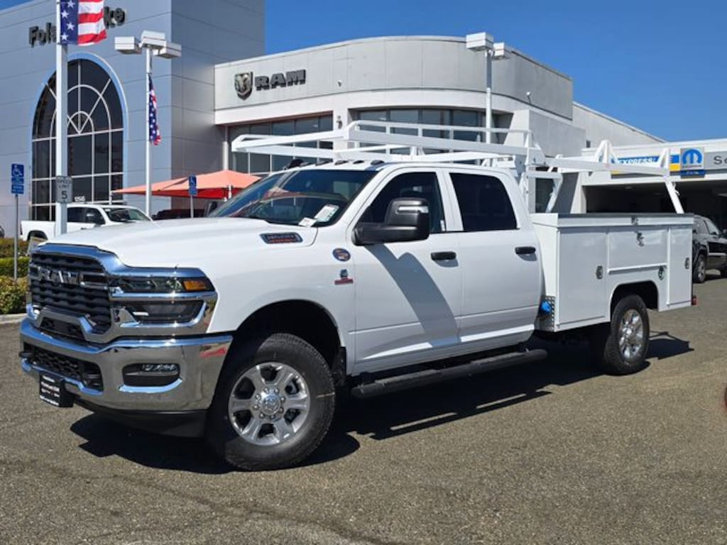 New 2026 Ram 3500 Chassis Cab TRADESMAN CREW 4X4 60' CA Pickup