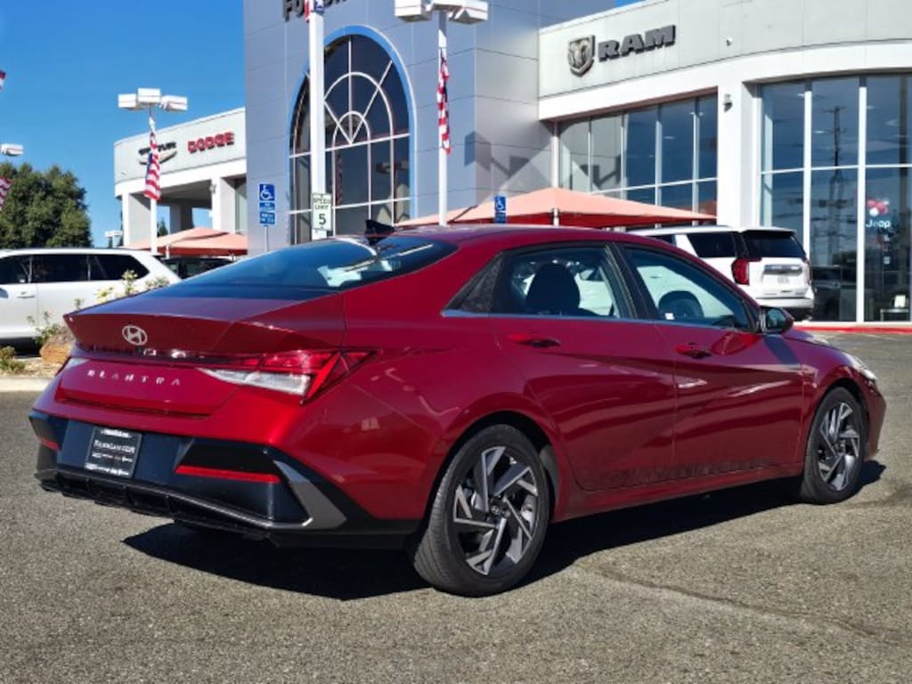 Used 2025 Hyundai Elantra SEL Convenience Sedan