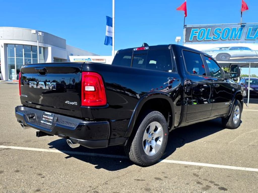New 2026 Ram 1500 BIG HORN CREW CAB 4X4 5'7 BOX Pickup