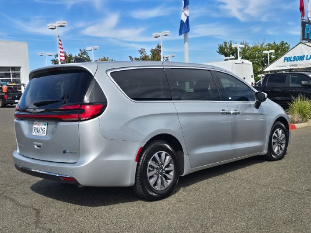 Certified 2023 Chrysler Pacifica Hybrid Touring L Minivan/Van