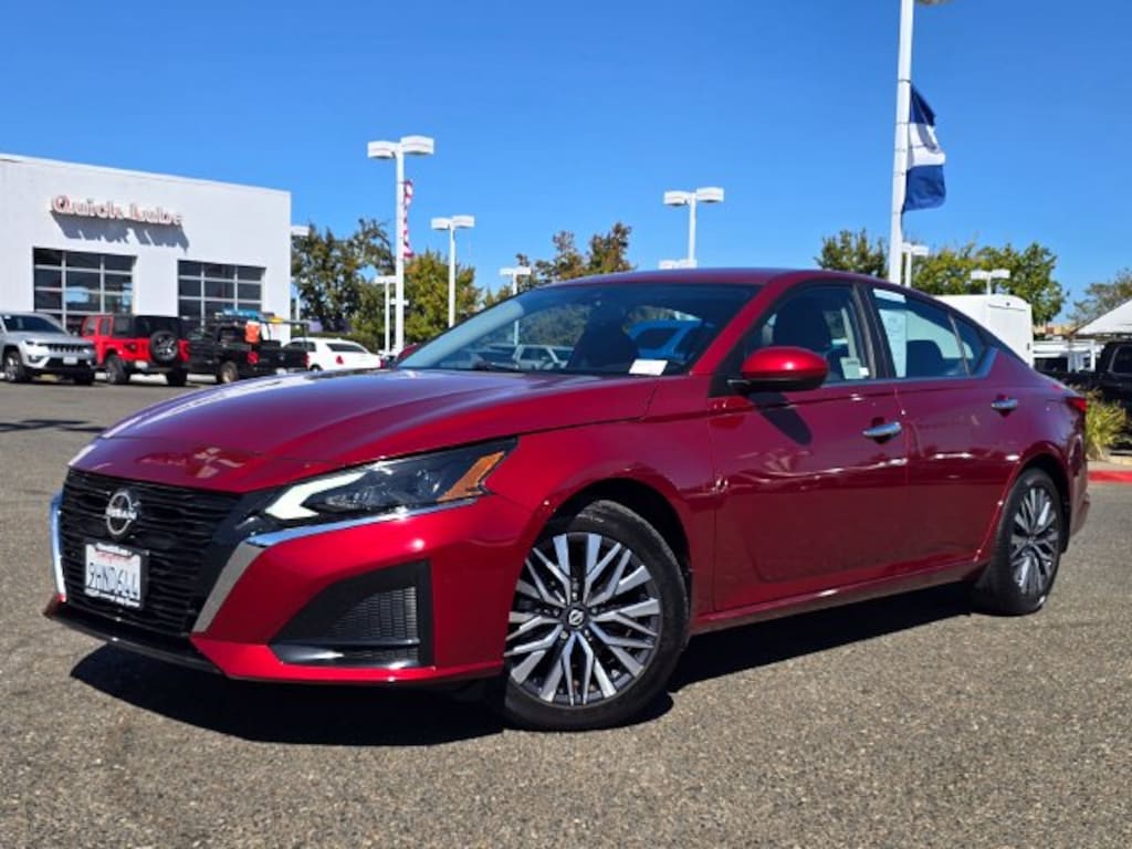 Used 2023 Nissan Altima 2.5 SV Sedan