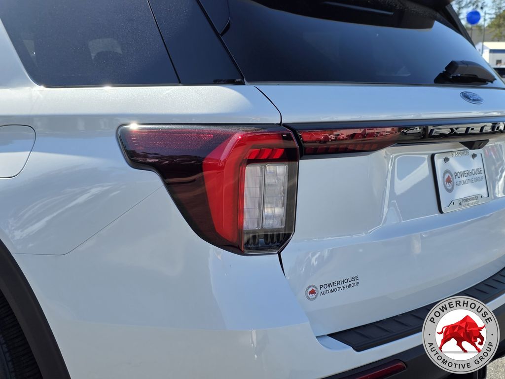 2026 Ford Explorer ST-Line - Photo 13