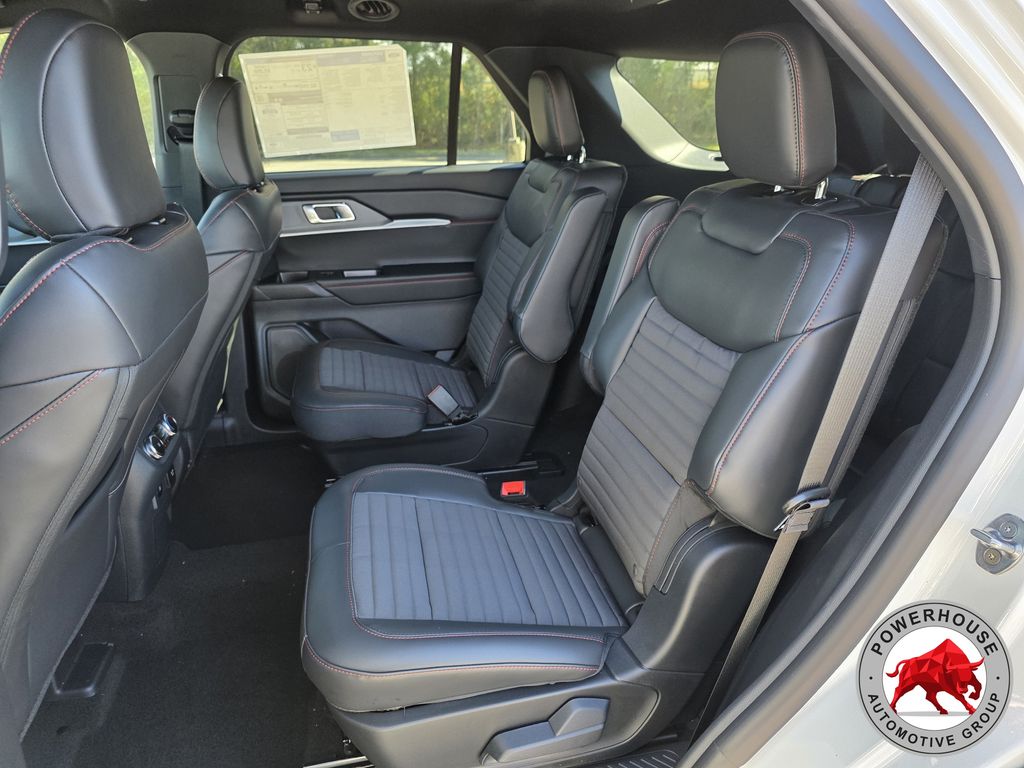 2026 Ford Explorer ST-Line - Photo 17