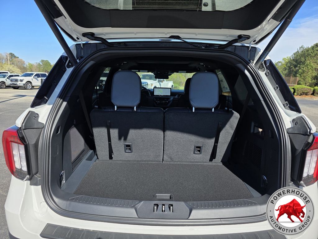 2026 Ford Explorer ST-Line - Photo 14