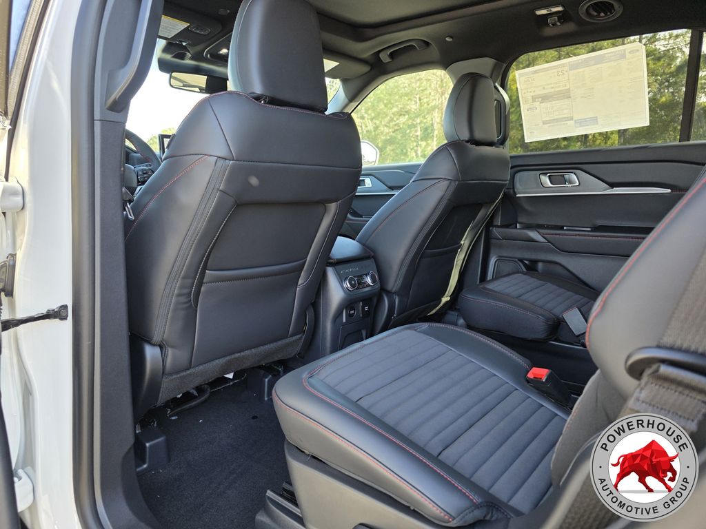 2026 Ford Explorer ST-Line - Photo 16