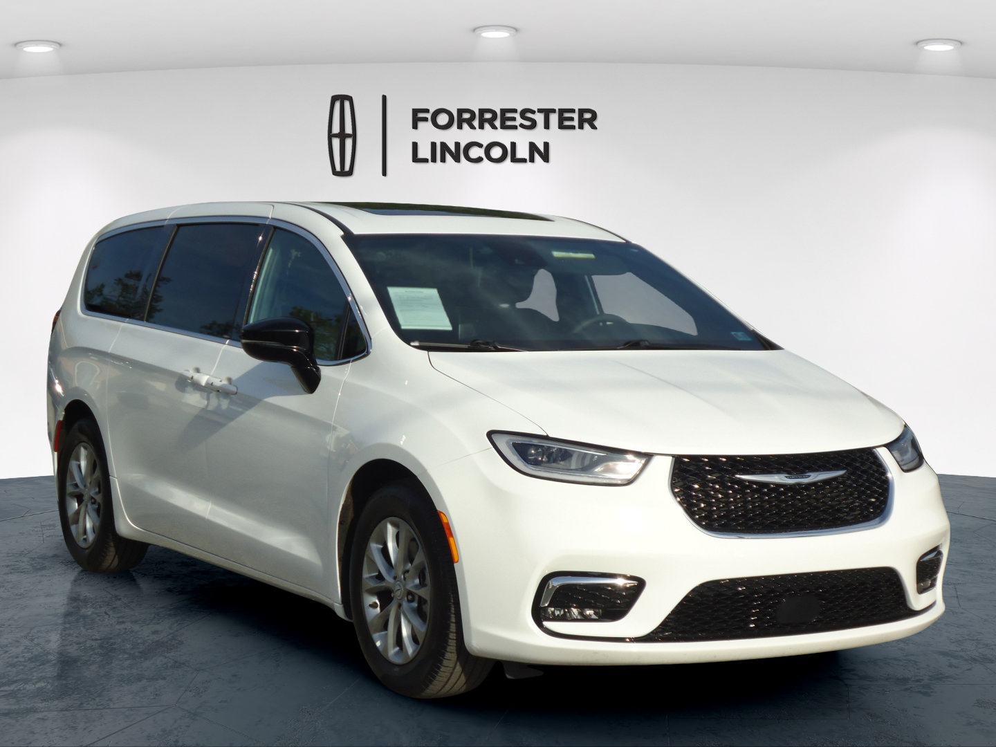 Used 2026 Chrysler Pacifica Limited Minivan/Van