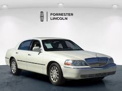 Used 2006 Lincoln Town Car Signature Sedan For Sale in Chambersburg, PA