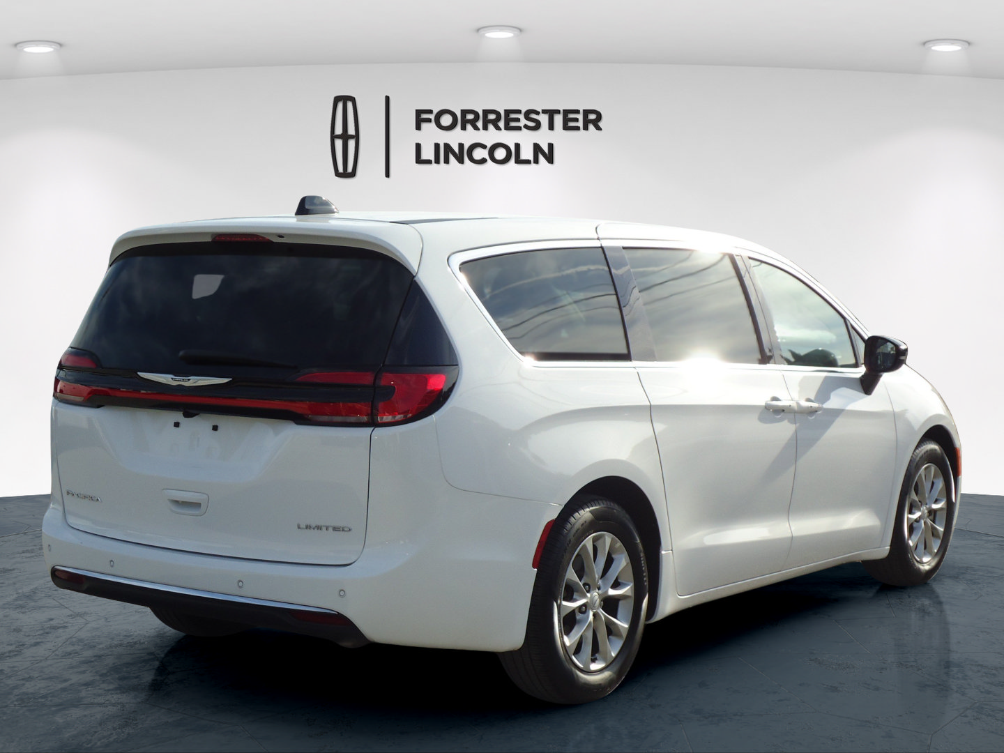 Used 2026 Chrysler Pacifica Limited Minivan/Van