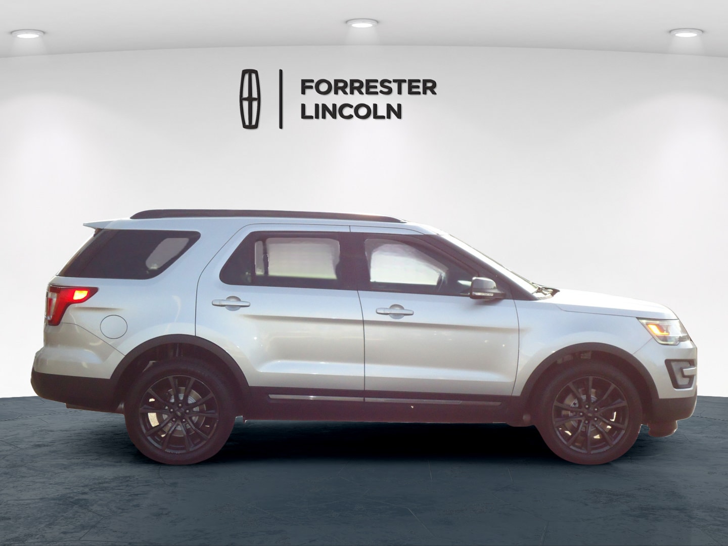 Used 2017 Ford Explorer XLT with VIN 1FM5K8D82HGE41223 for sale in Chambersburg, PA