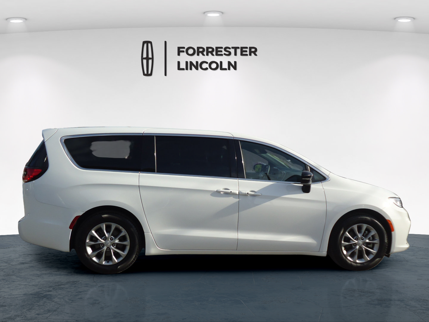 Used 2026 Chrysler Pacifica Limited Minivan/Van