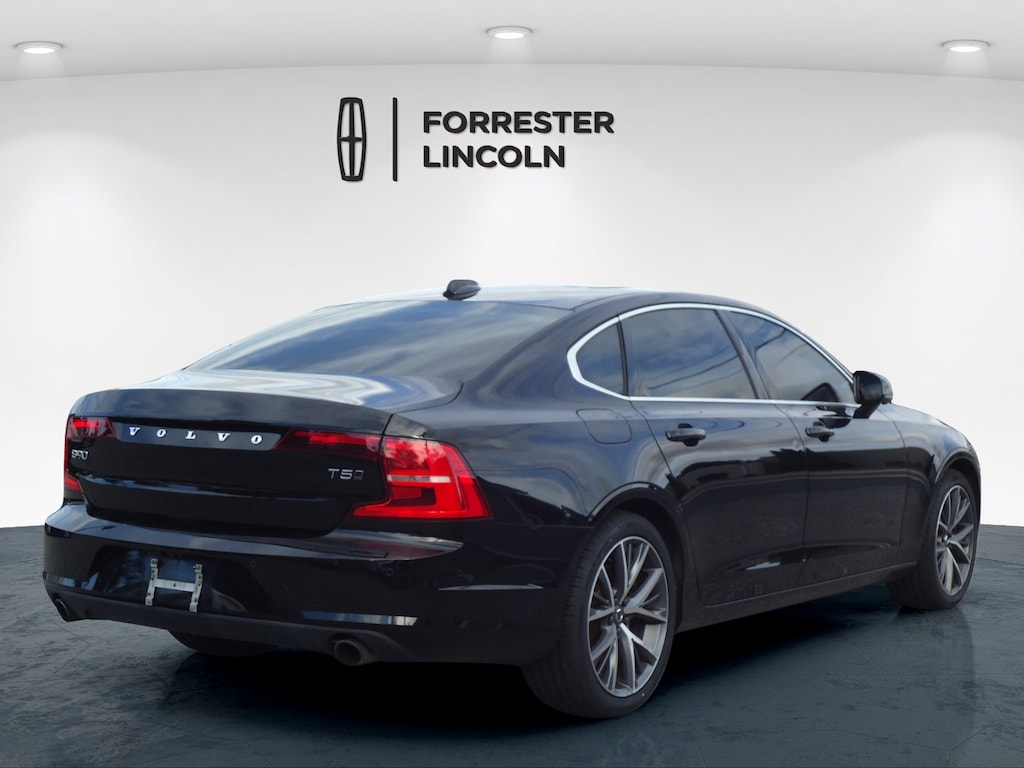 Used 2018 Volvo S90 T5 Momentum Sedan