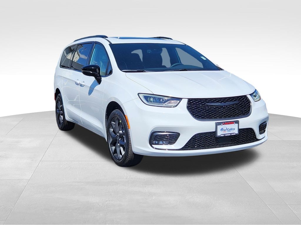 New 2026 Chrysler Pacifica Limited Passenger Van