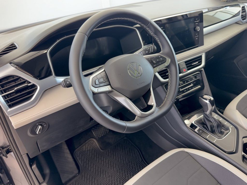 New 2026 Volkswagen Taos 1.5T SE SUV