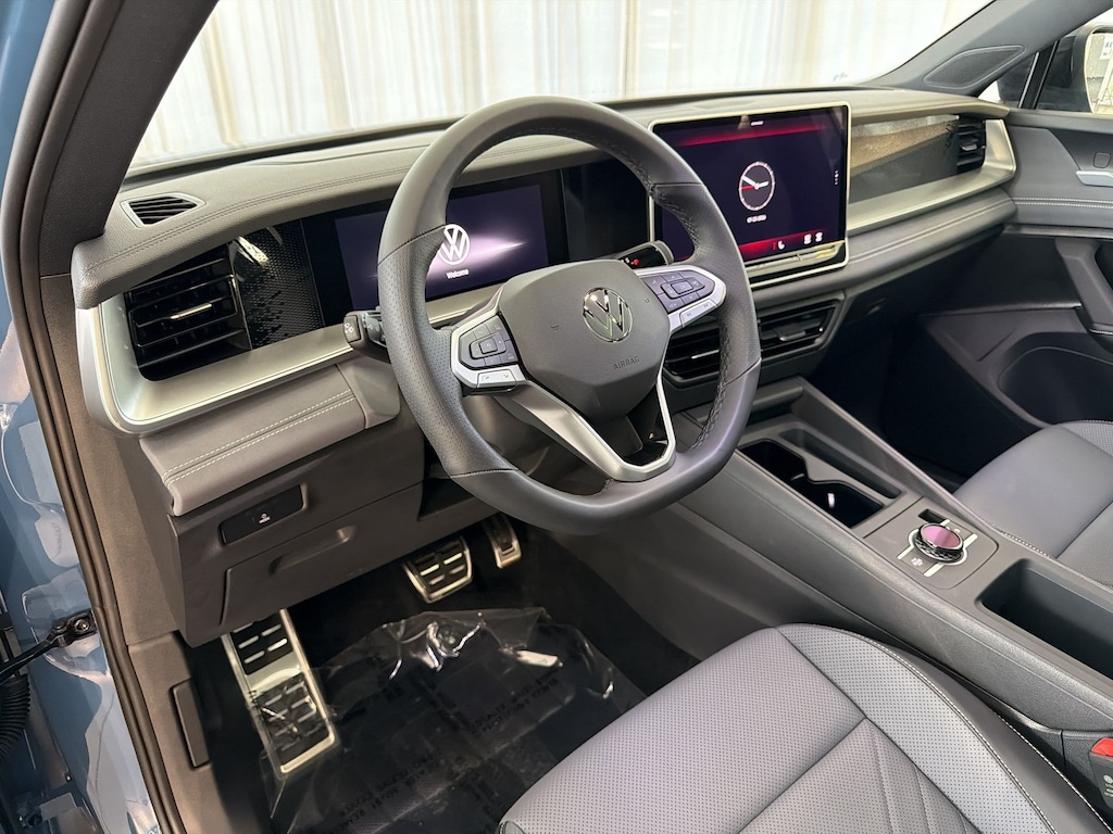 New 2026 Volkswagen Tiguan SE R-Line Black SUV