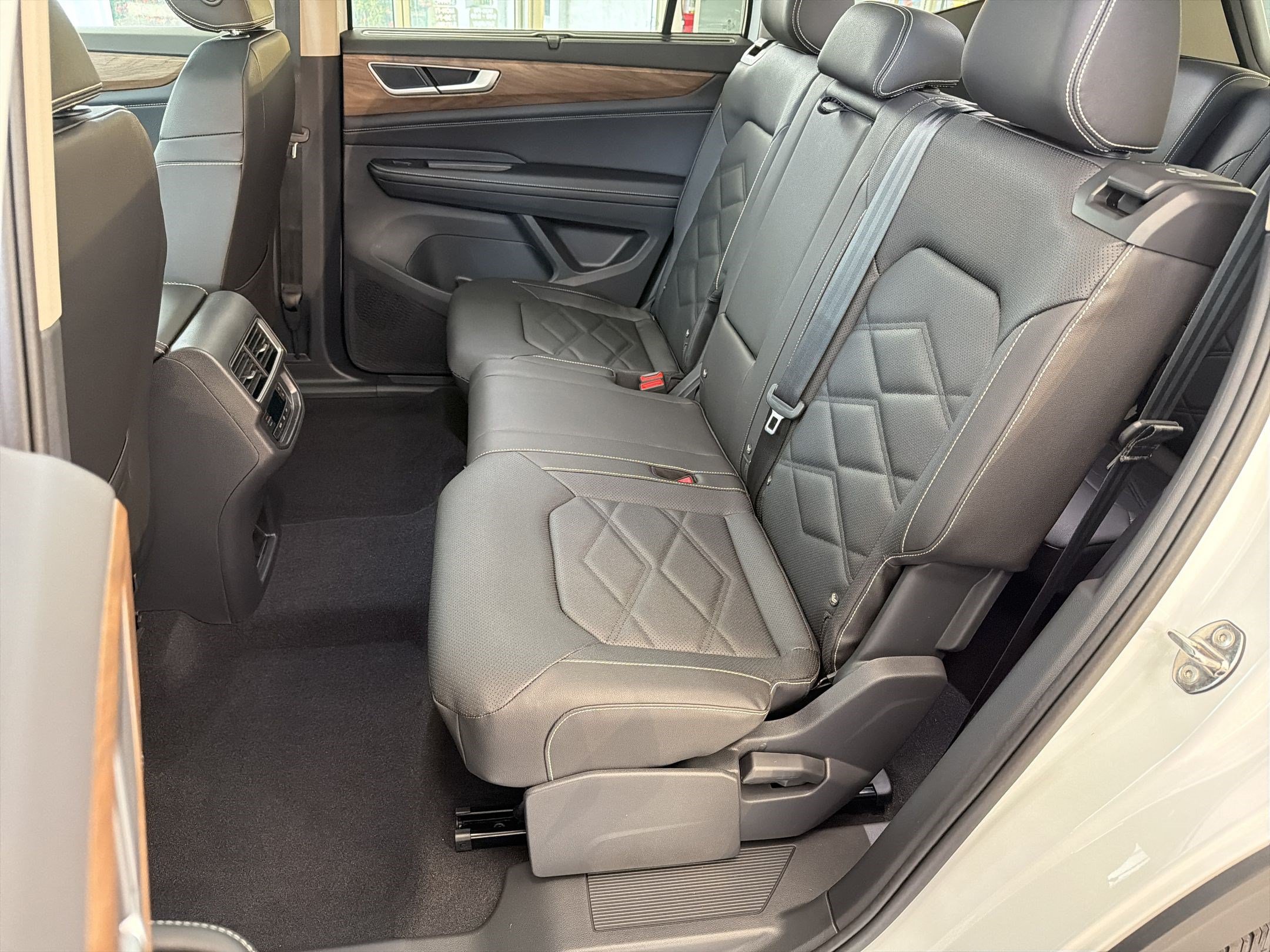 2026 Volkswagen Atlas SE w/Tech - Photo 15