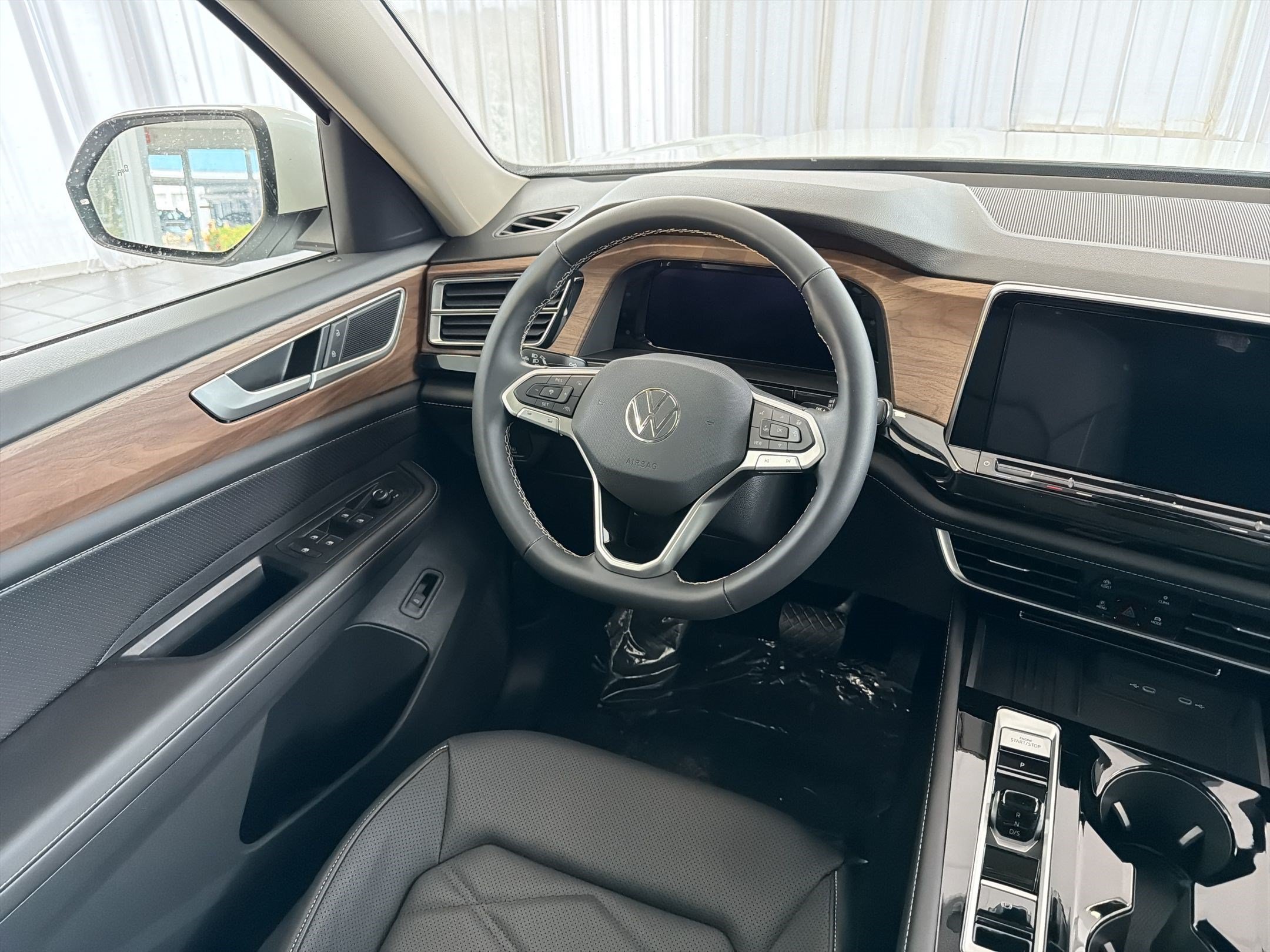 2026 Volkswagen Atlas SE w/Tech - Photo 27