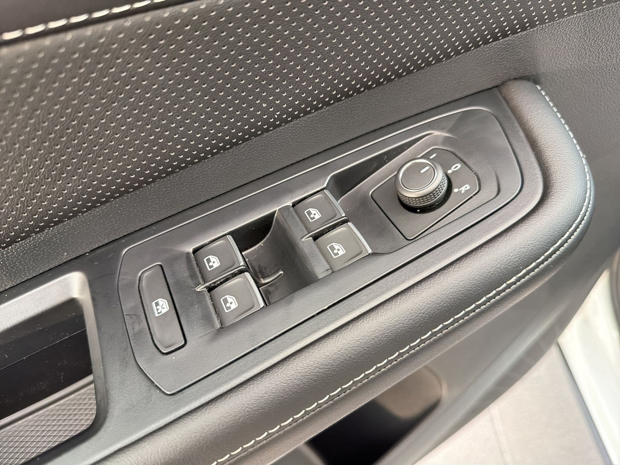 2026 Volkswagen Atlas Cross Sport SE w/Tech - Photo 13