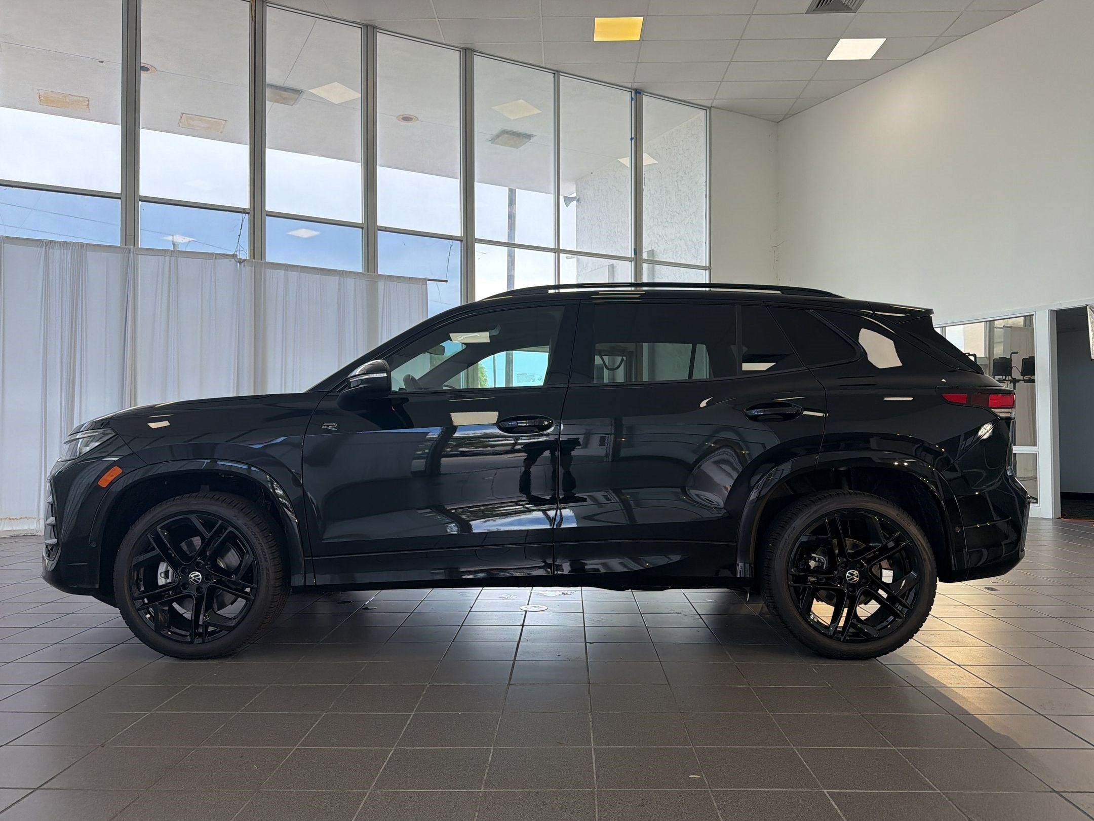 New 2026 Volkswagen Tiguan SE R-Line Black SUV