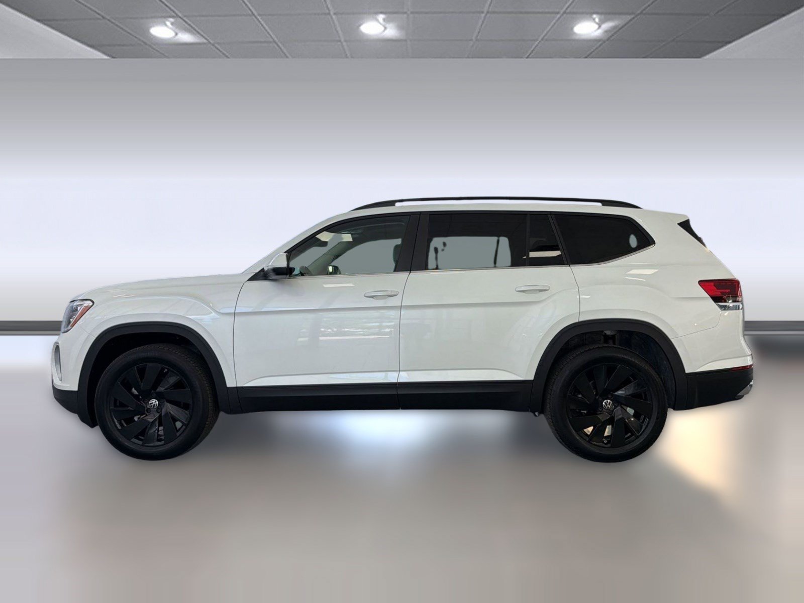 2026 Volkswagen Atlas SE w/Tech - Photo 2