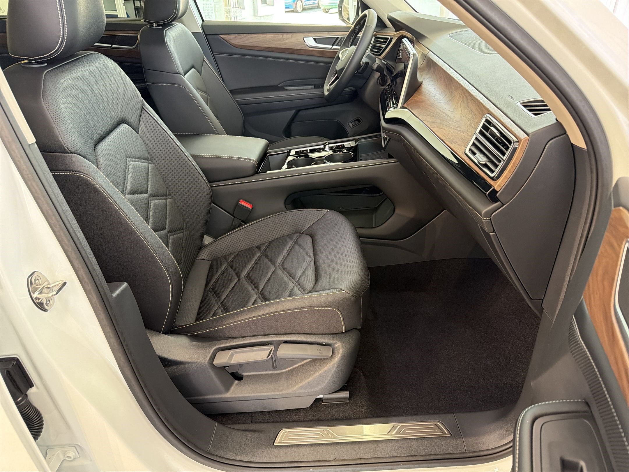 2026 Volkswagen Atlas SE w/Tech - Photo 30