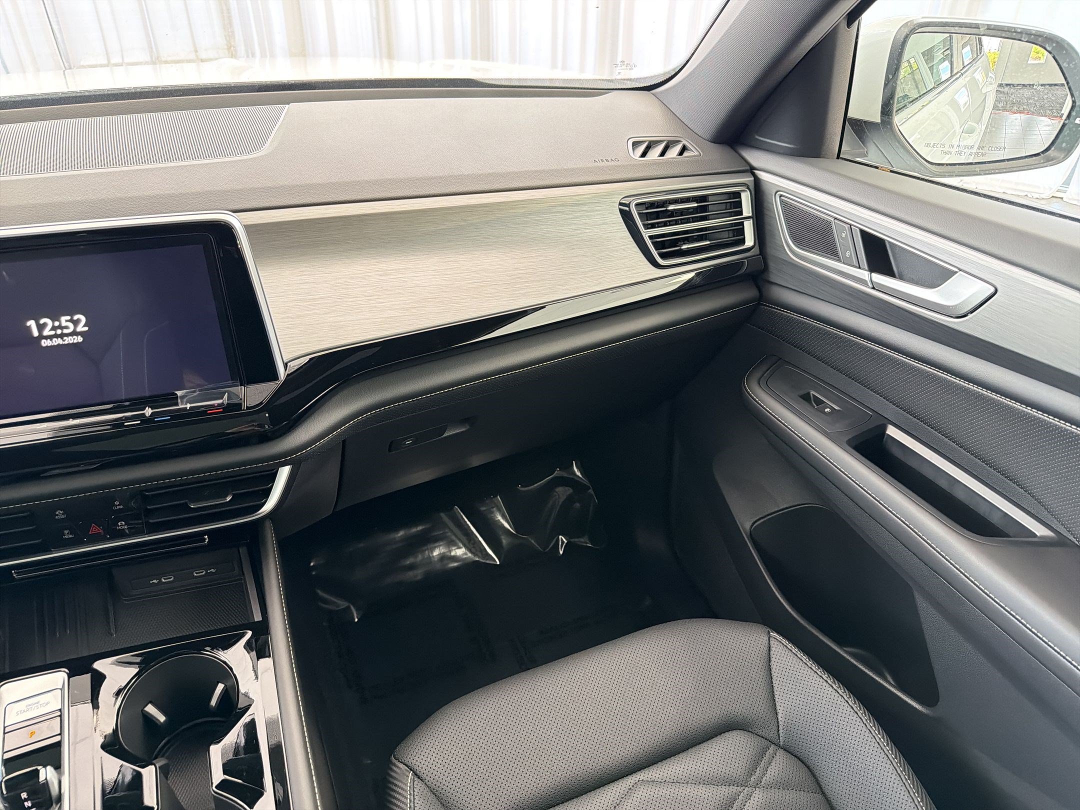 2026 Volkswagen Atlas Cross Sport SE w/Tech - Photo 28