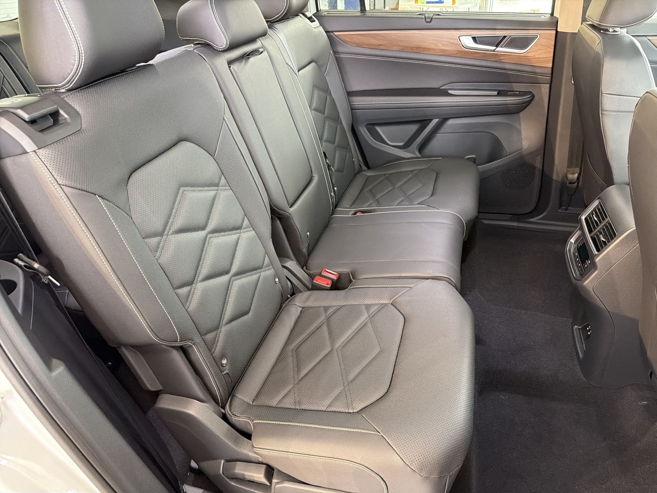 2026 Volkswagen Atlas SE w/Tech - Photo 29
