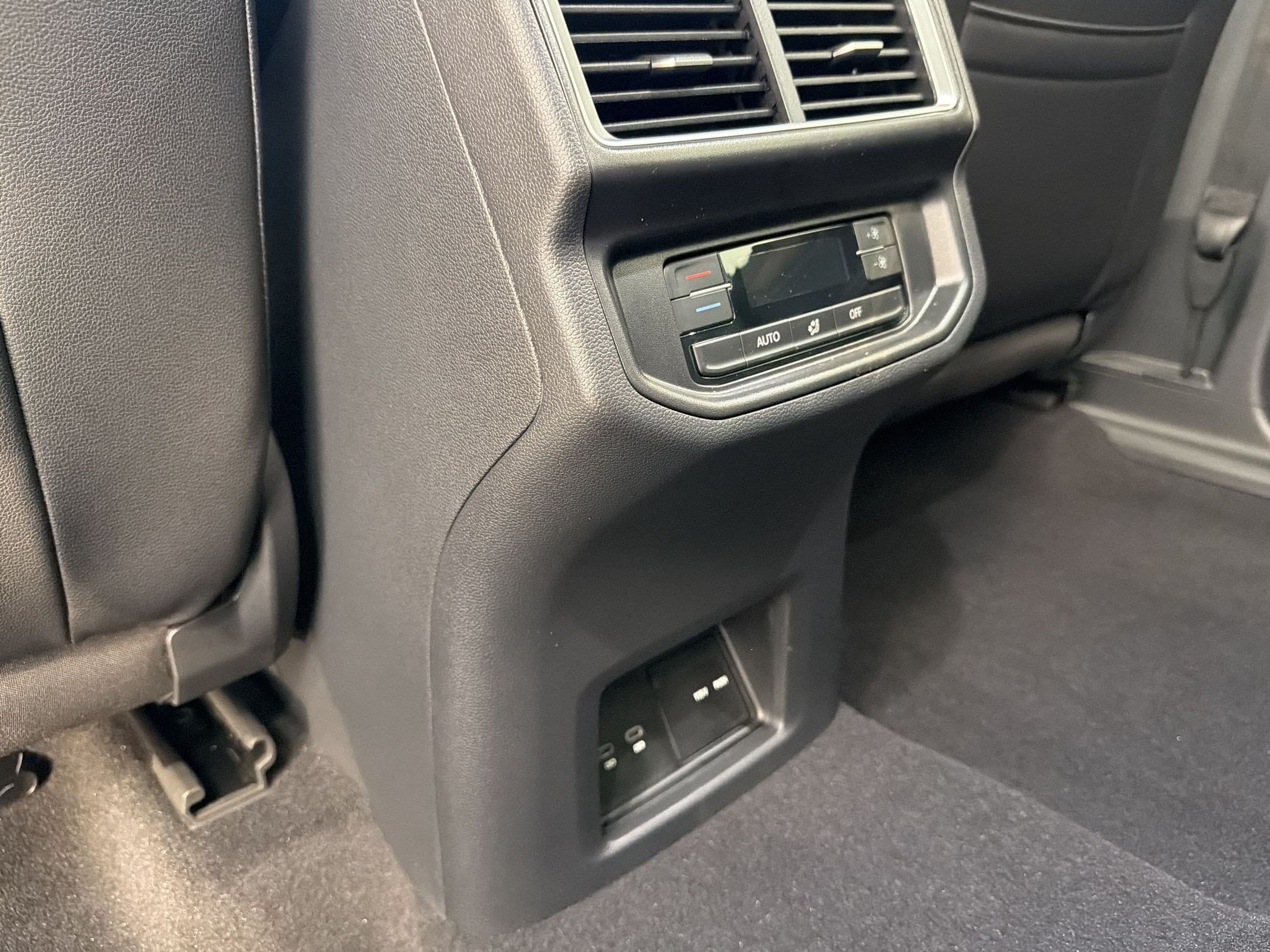 2026 Volkswagen Atlas SE w/Tech - Photo 33