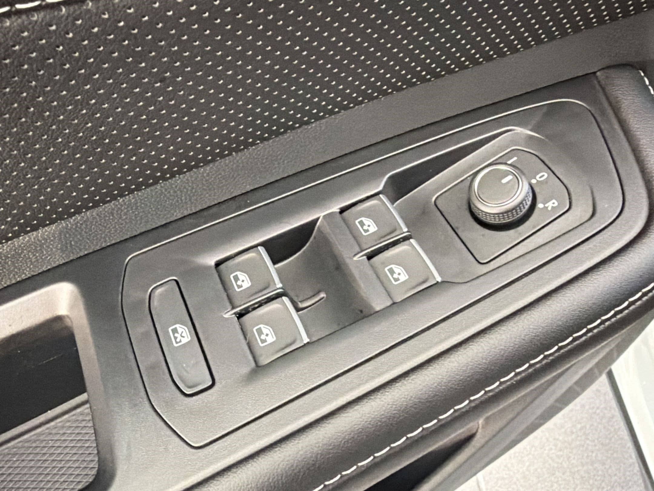 2026 Volkswagen Atlas Cross Sport SE - Photo 13