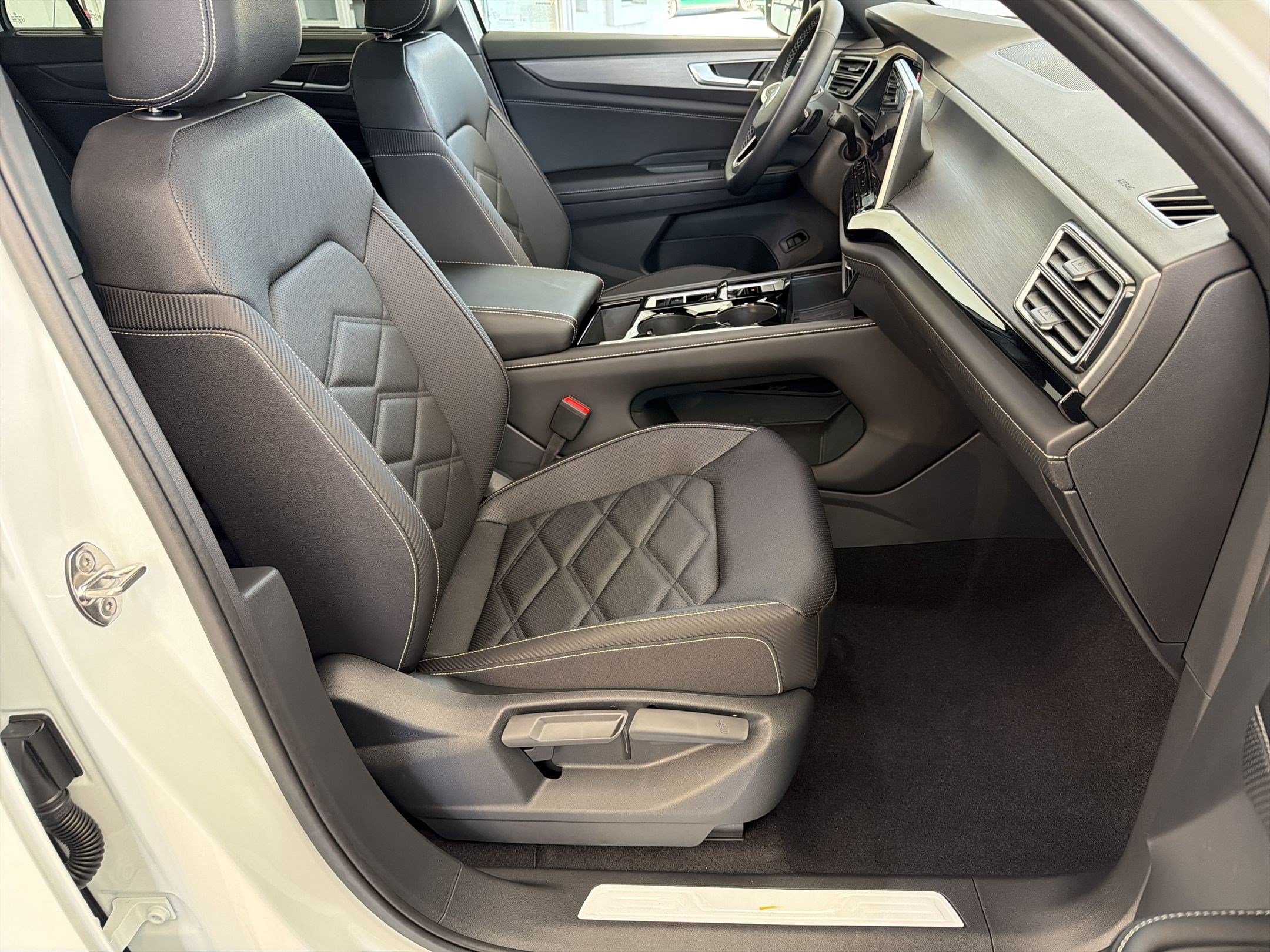 2026 Volkswagen Atlas Cross Sport SE w/Tech - Photo 30