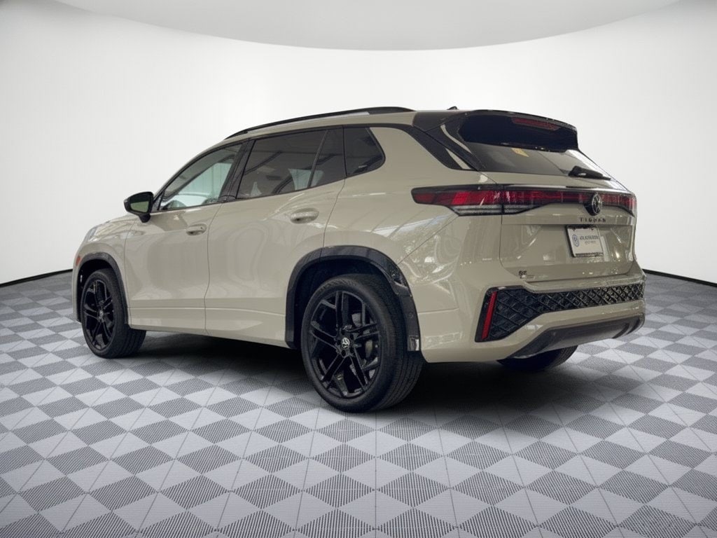 New 2026 Volkswagen Tiguan SE R-Line Black SUV