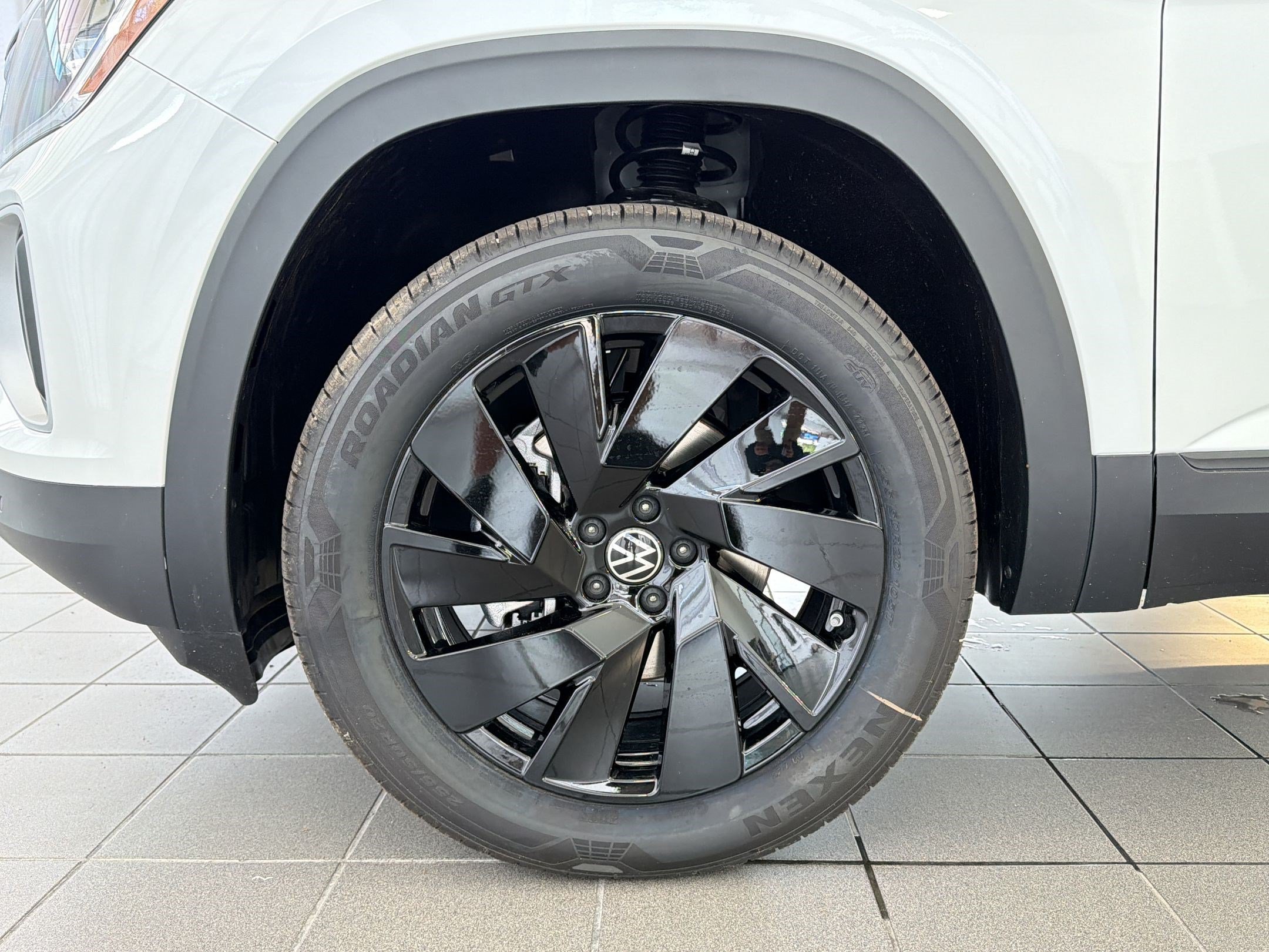 2026 Volkswagen Atlas SE w/Tech - Photo 12