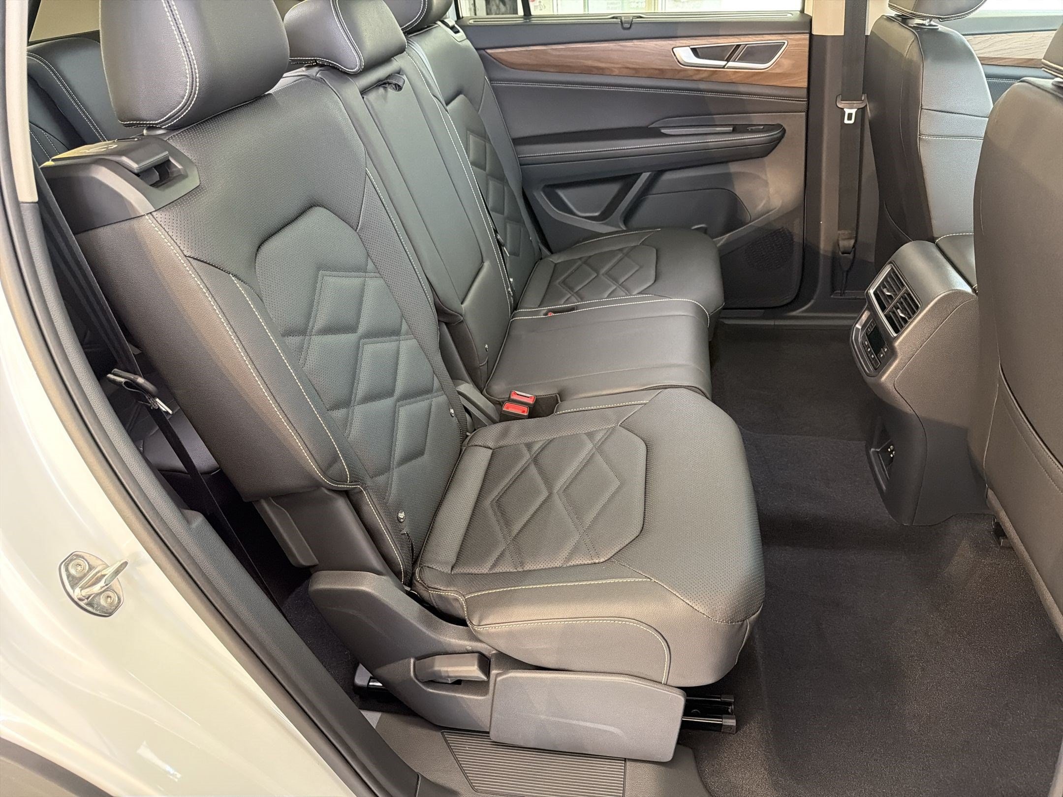 2026 Volkswagen Atlas SE w/Tech - Photo 29
