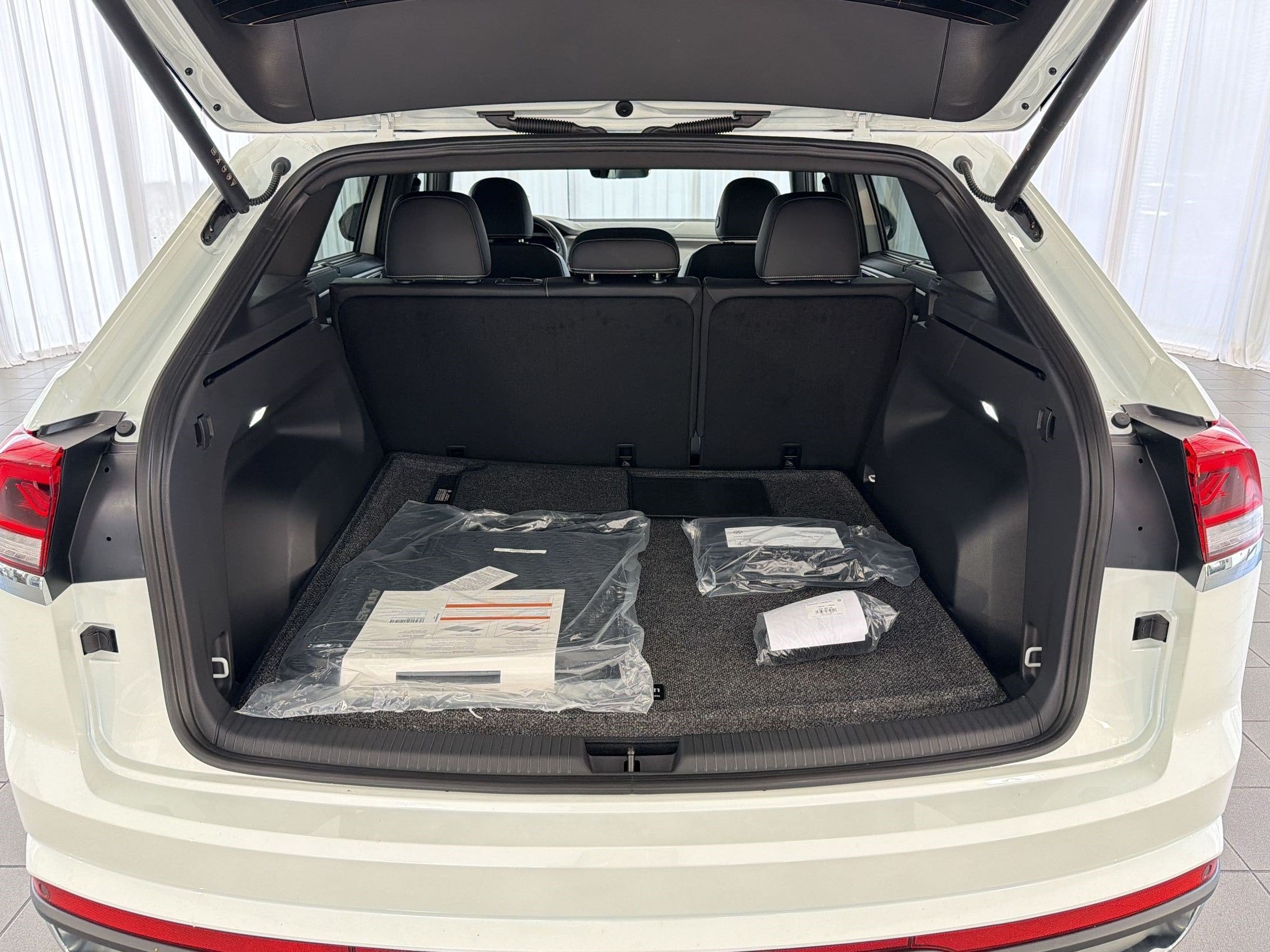 2026 Volkswagen Atlas Cross Sport SE w/Tech - Photo 34