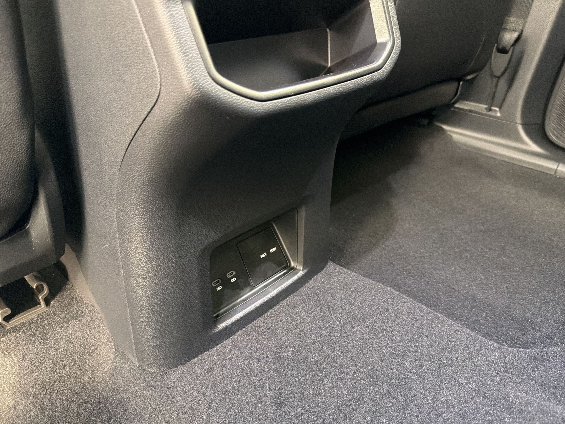 2026 Volkswagen Atlas Cross Sport SE w/Tech - Photo 33