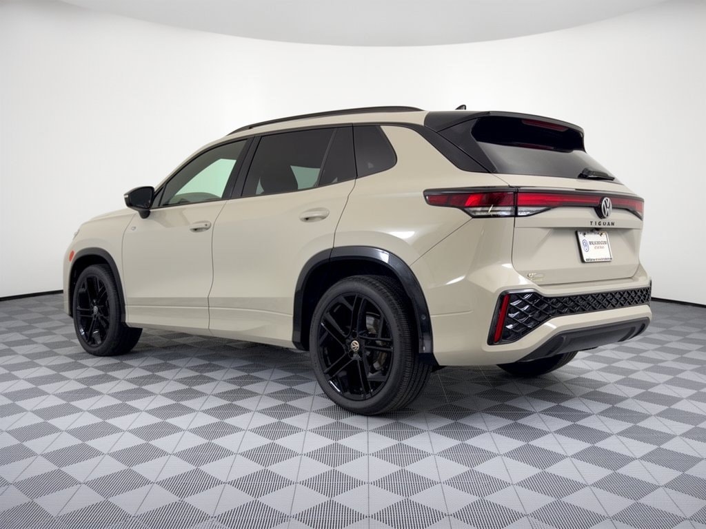 New 2026 Volkswagen Tiguan SE R-Line Black SUV