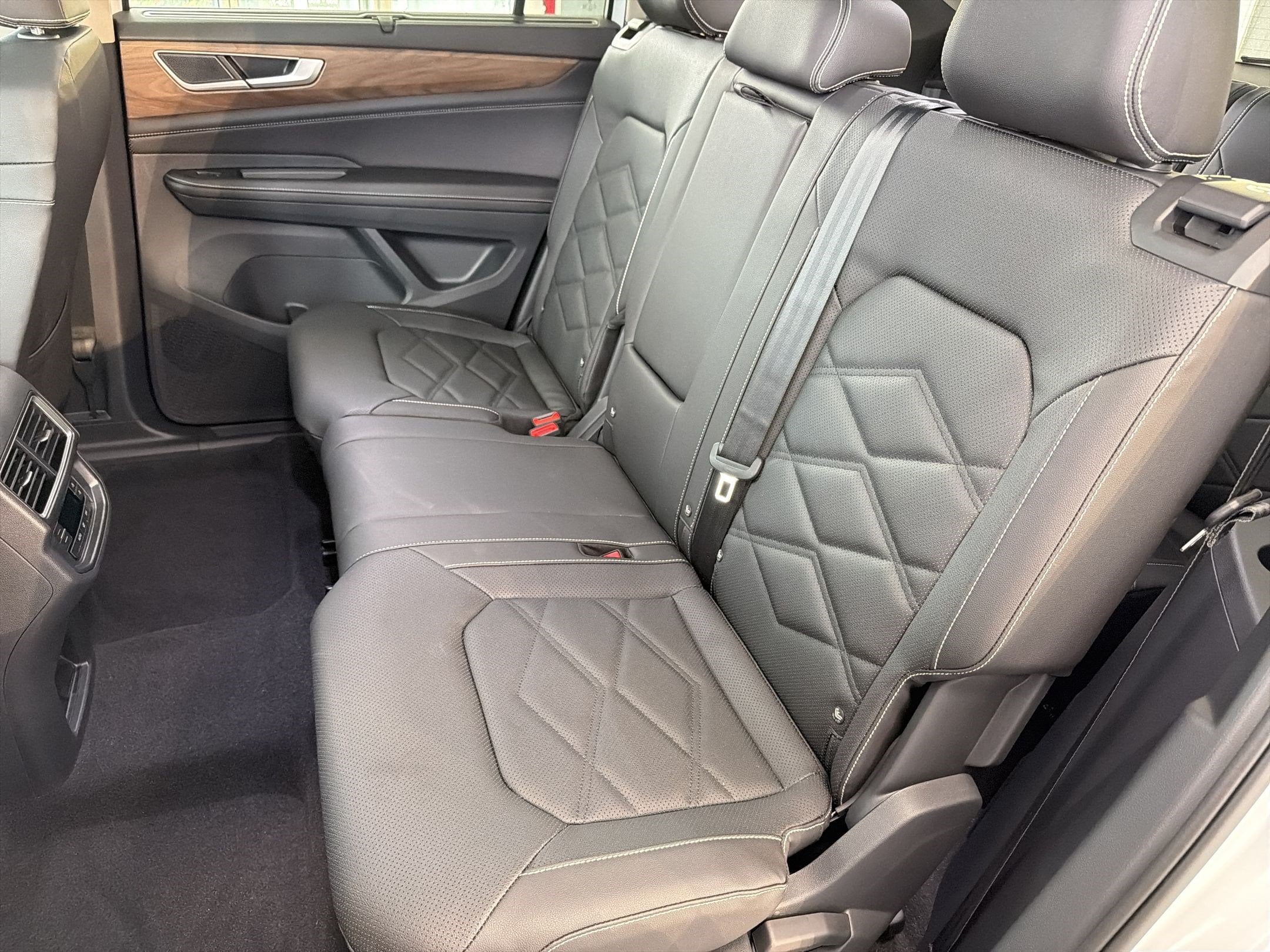 2026 Volkswagen Atlas SE w/Tech - Photo 15