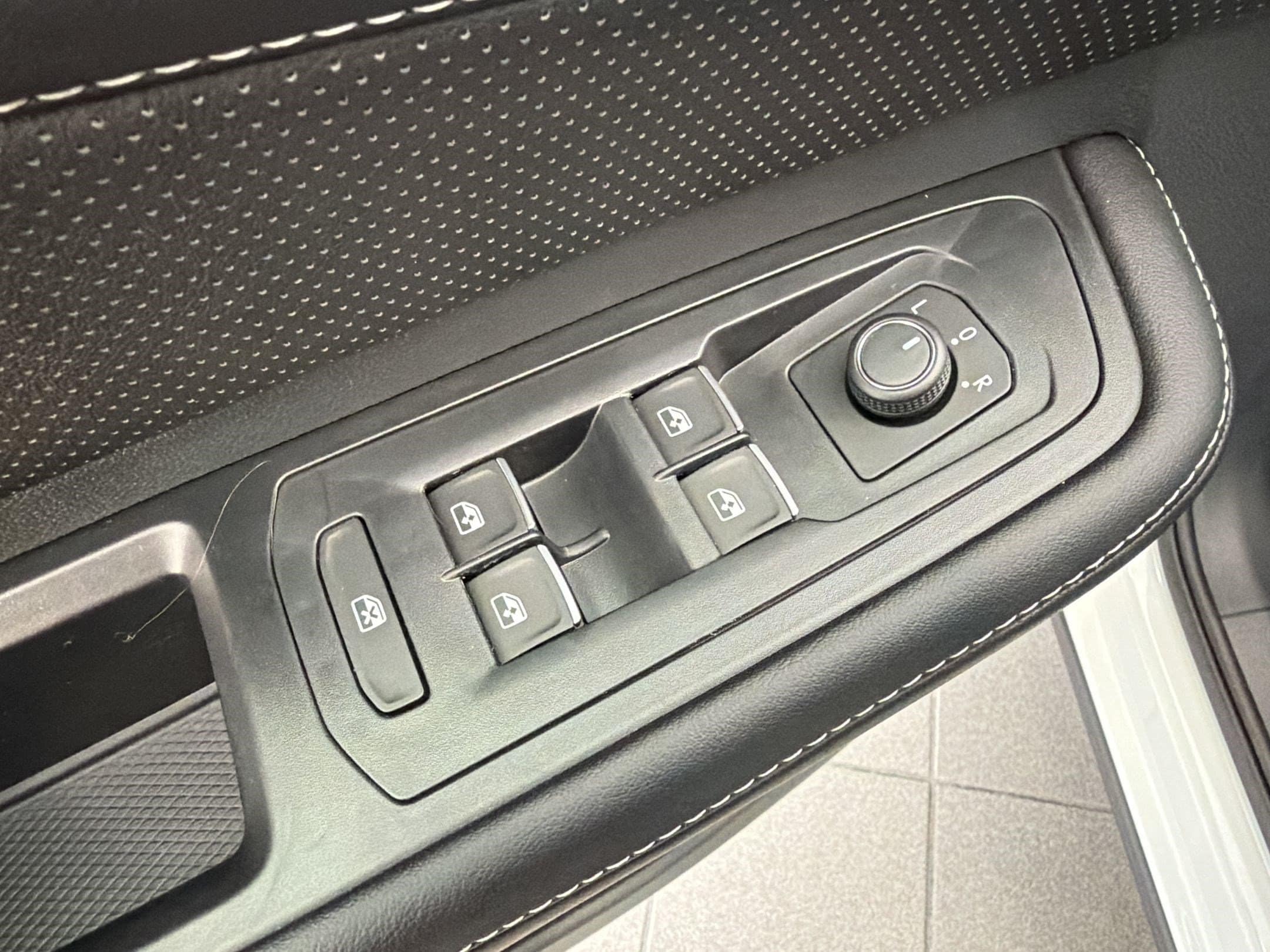 2026 Volkswagen Atlas Cross Sport SE - Photo 13