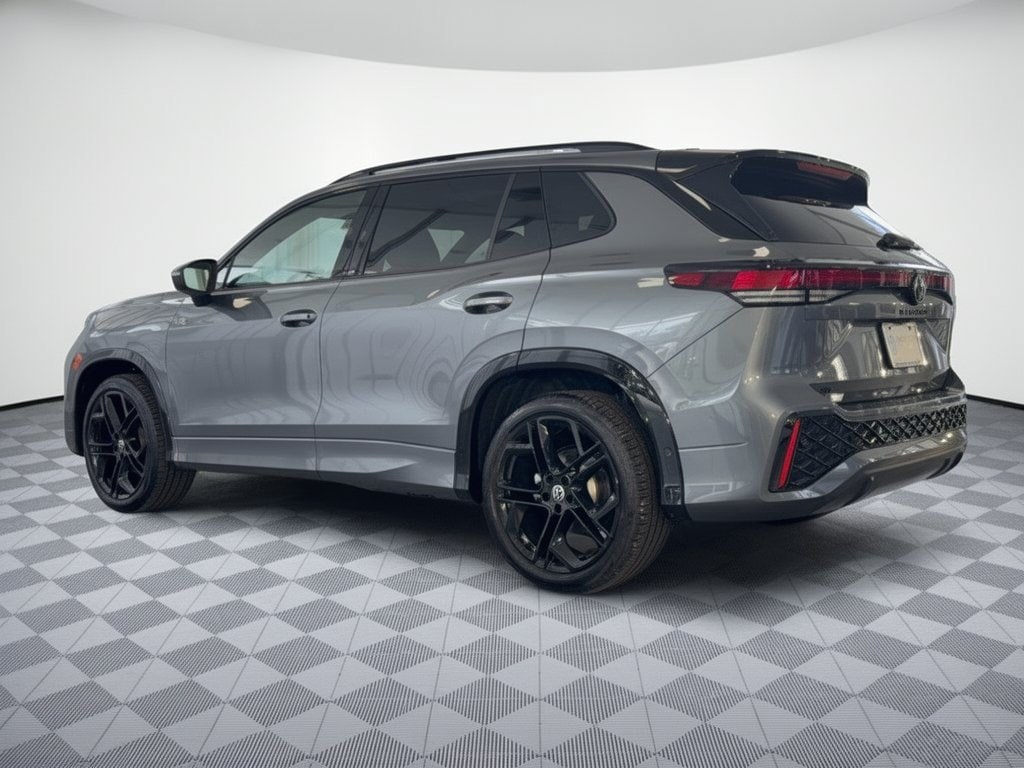 New 2026 Volkswagen Tiguan SE R-Line Black SUV