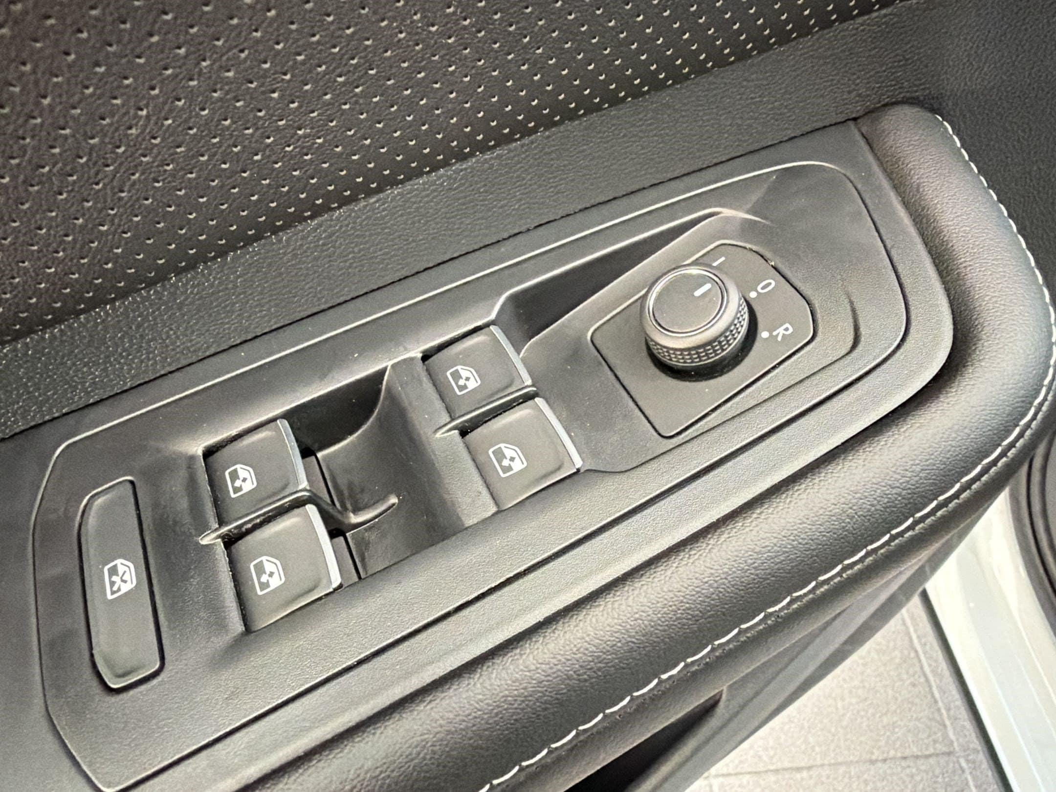 2026 Volkswagen Atlas Cross Sport SE w/Tech - Photo 13
