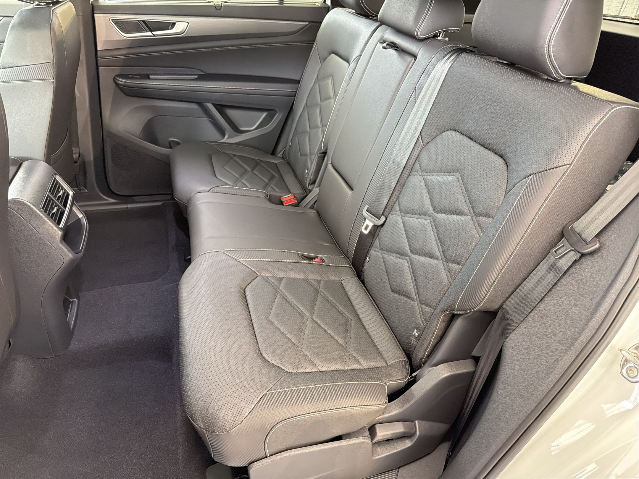 2026 Volkswagen Atlas Cross Sport SE w/Tech - Photo 15
