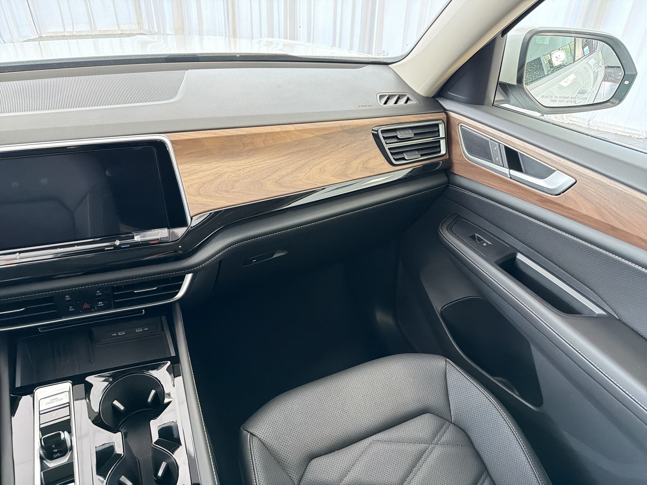 2026 Volkswagen Atlas SE w/Tech - Photo 28