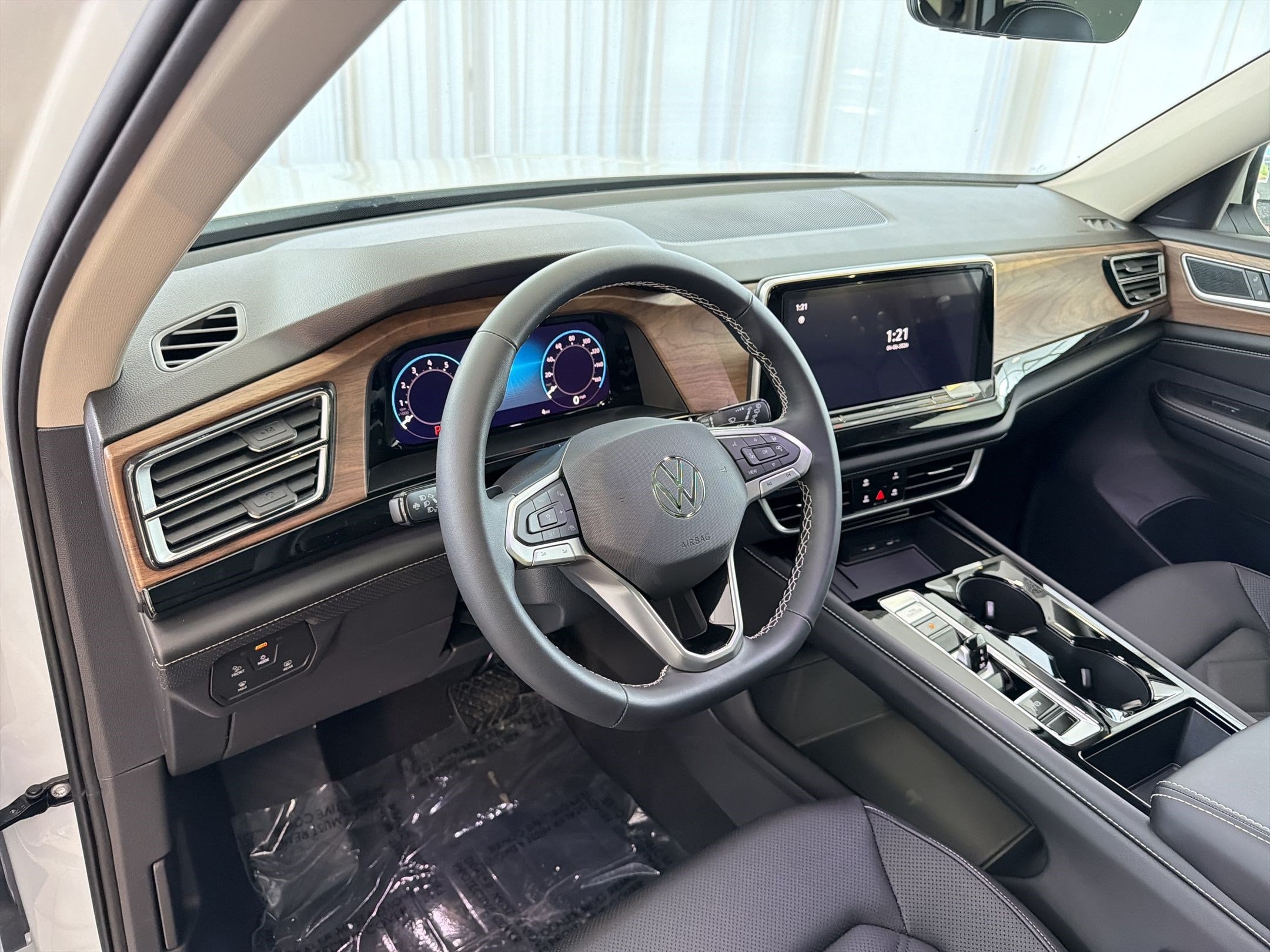2026 Volkswagen Atlas SE w/Tech - Photo 4