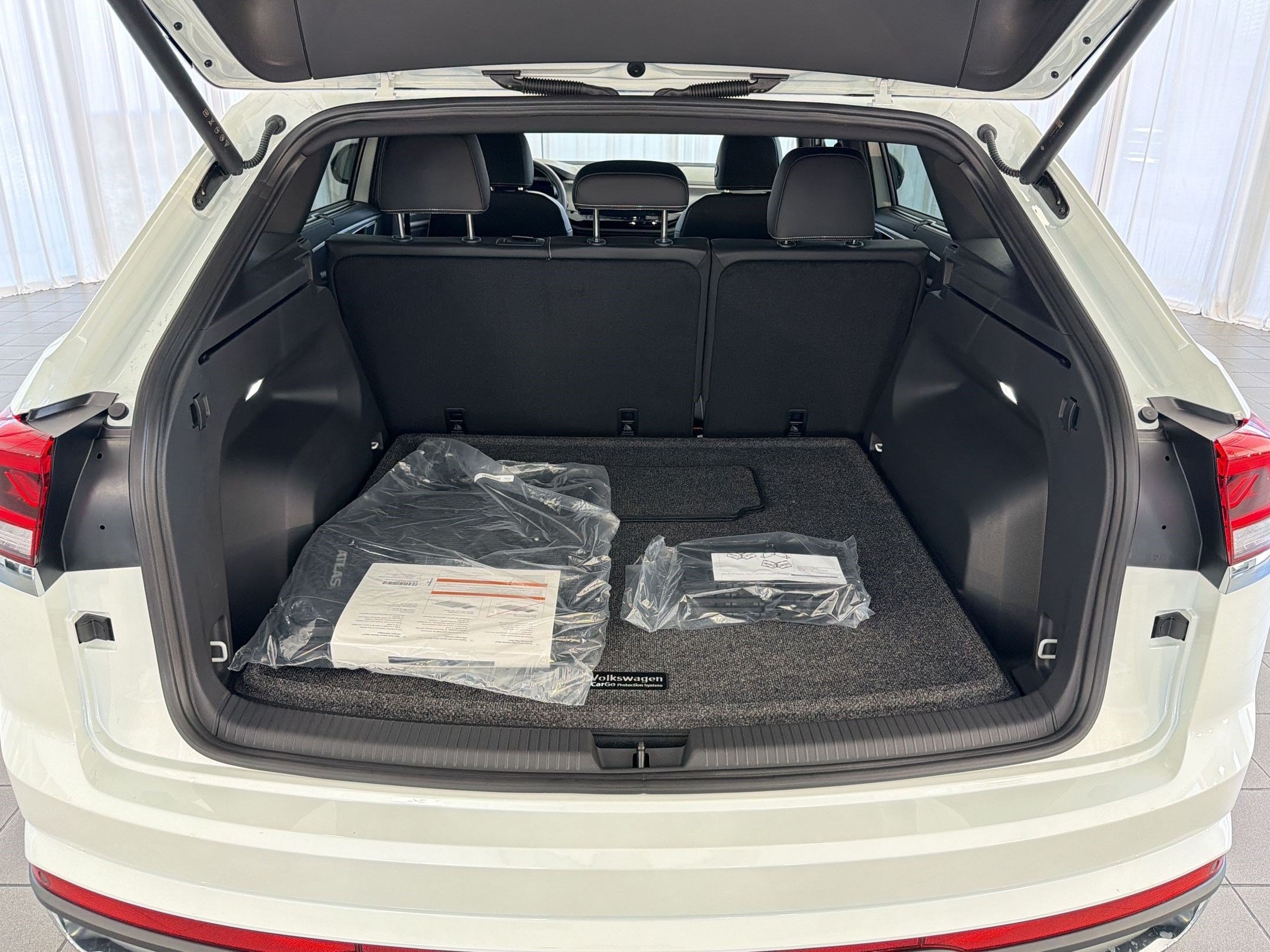 2026 Volkswagen Atlas Cross Sport SE w/Tech - Photo 34