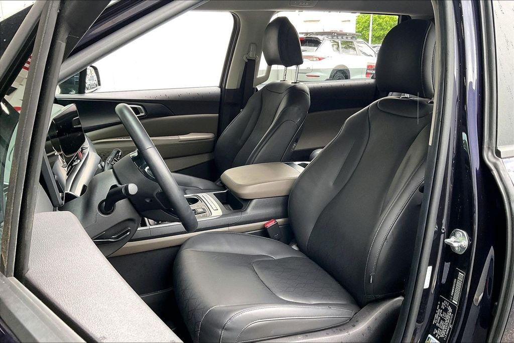 Used 2026 Kia Carnival LXS Van Passenger Van