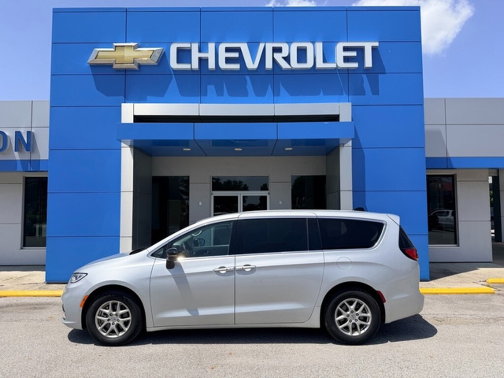 Used 2024 Chrysler Pacifica Touring L Van Passenger Van